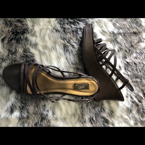 Brown strappy wedge in very good condition, size 8.5 - Picture 5 of 8